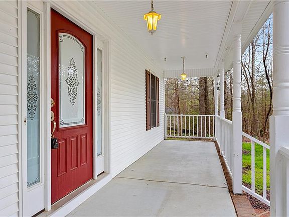 3rd image of Creekwood Dr