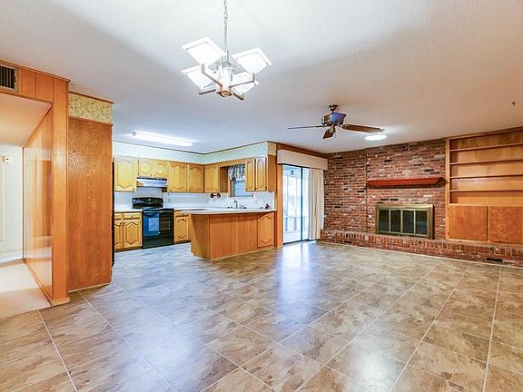 2nd image of 3237 Woodland Cir