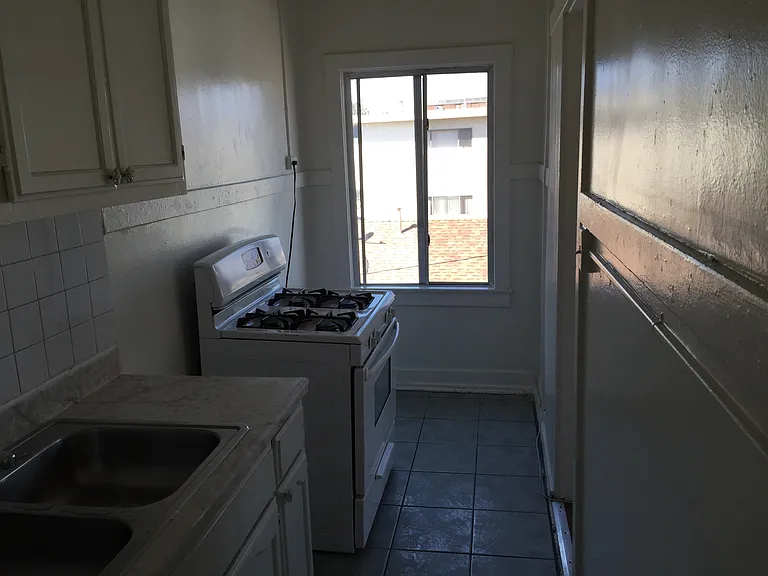 1407 W 3rd St — Photo 1