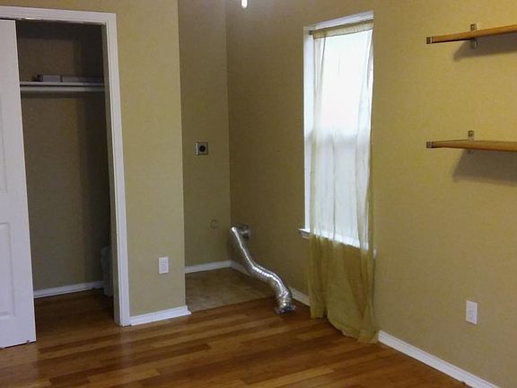 Bedroom 3 (with washing machine/dryer connection