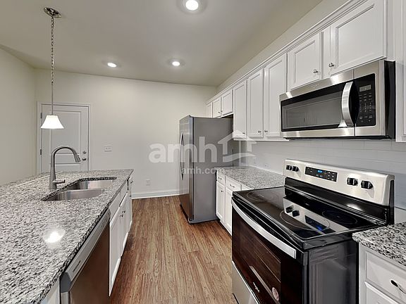 3rd image of 6233 Bridlewood Ln