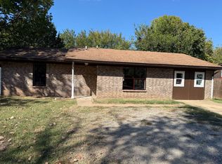 808 W Texas St, Hugo, OK 74743