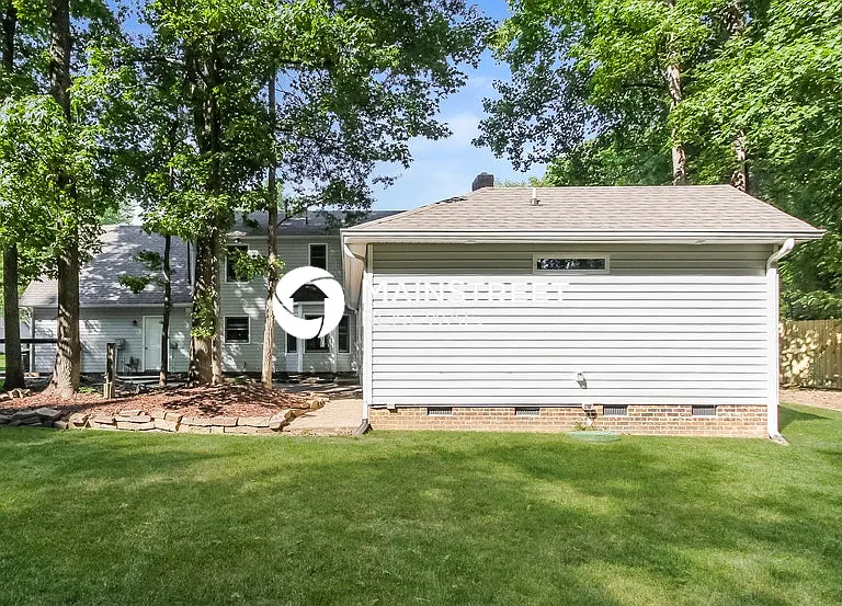 8902 Hunters Pointe Dr — Photo 20