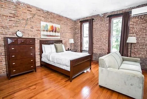 Rented by Century 21 Metropolitan | media 27