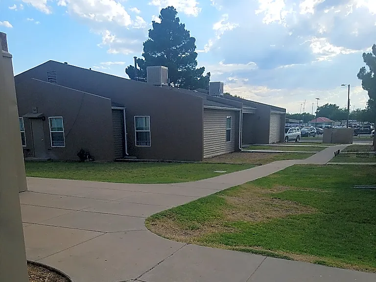 1405 E Marland St — Photo 4
