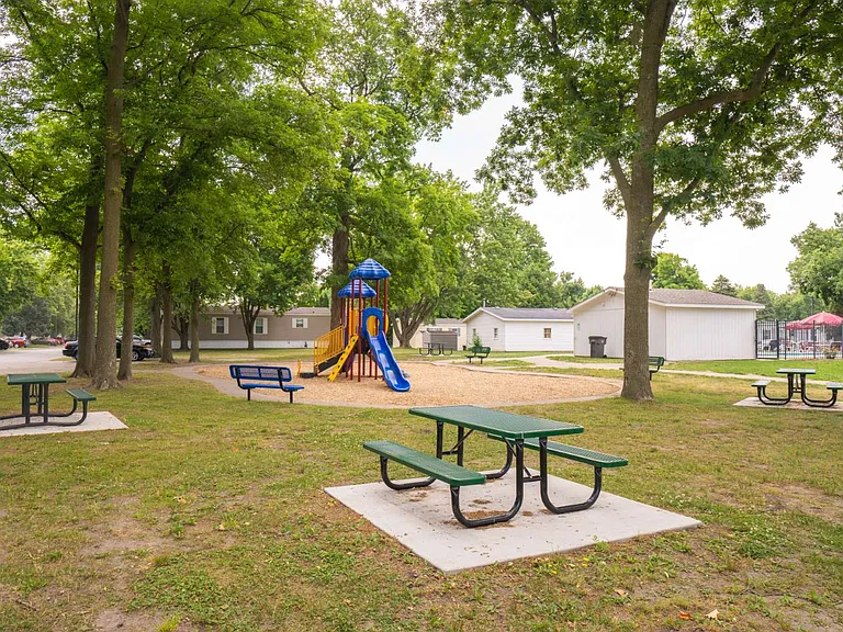 Brookside Manor — Photo 10