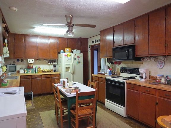 Large country kitchen
