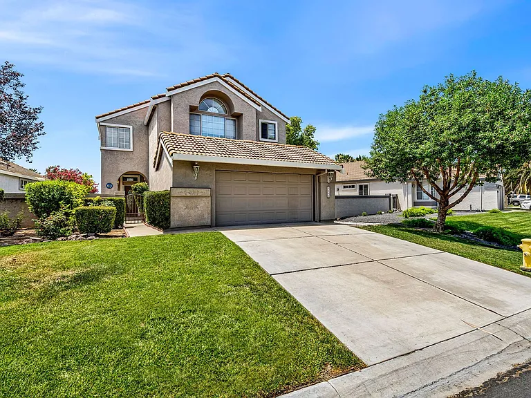 2451 Cherry Hills Dr — Photo 2