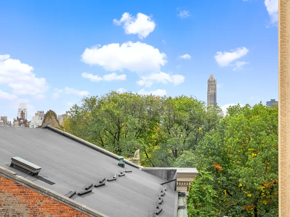 18 West 70th Street image 5 of 22