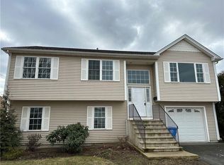 9 Vermont St, Cranston, RI 02920