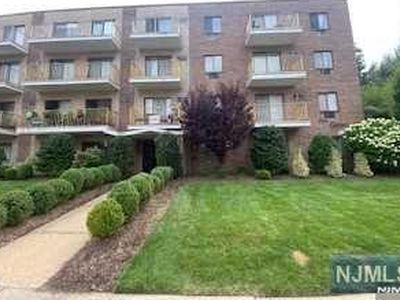 245 Anderson St APT 4D, Hackensack, NJ, 07601