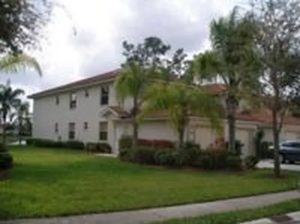 360 Robin Hood Cir Unit 201, Naples, FL 34104