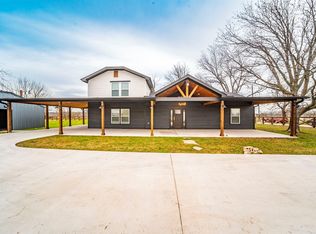 592 S Swanson Rd, Mineral Wells, TX 76067