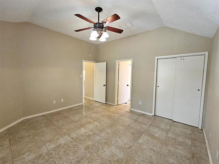 2705 Francisco Dr — Photo 7