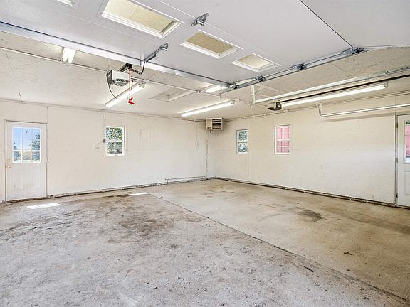 5th image of 1829 Washburn Ave