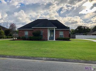 427 Key Largo Dr, Port Allen, LA 70767