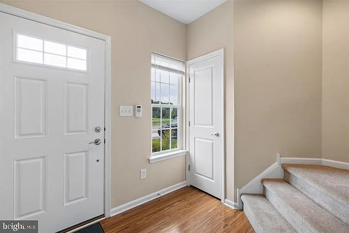 3 bed, 2.5 bath, 1874 sqft, $2,700 — Photo 2
