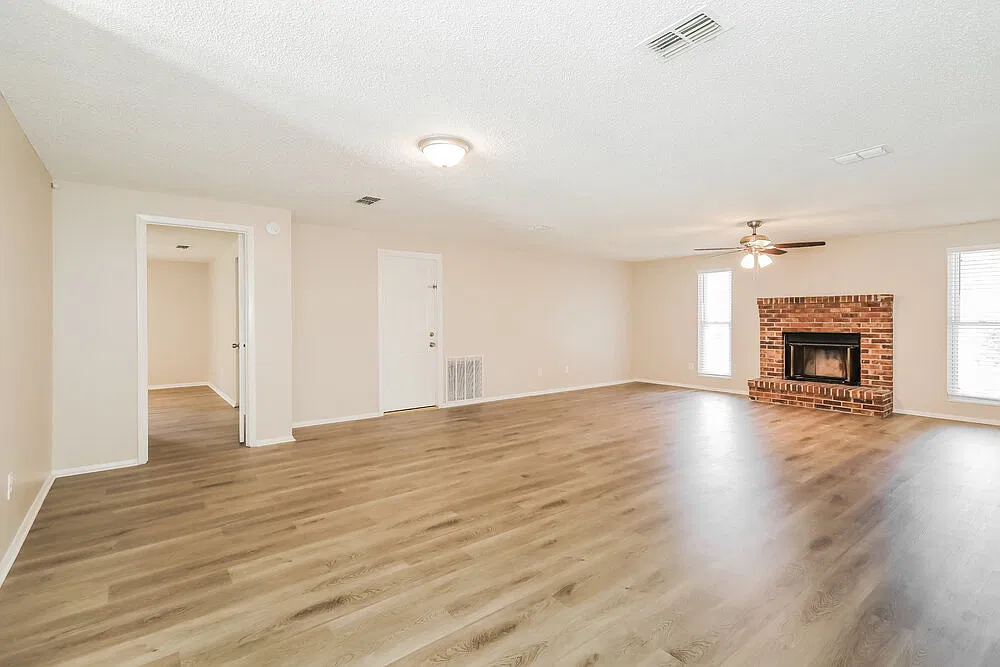 3 bed, 2.0 bath, 1806 sqft, $2,080 — Photo 4