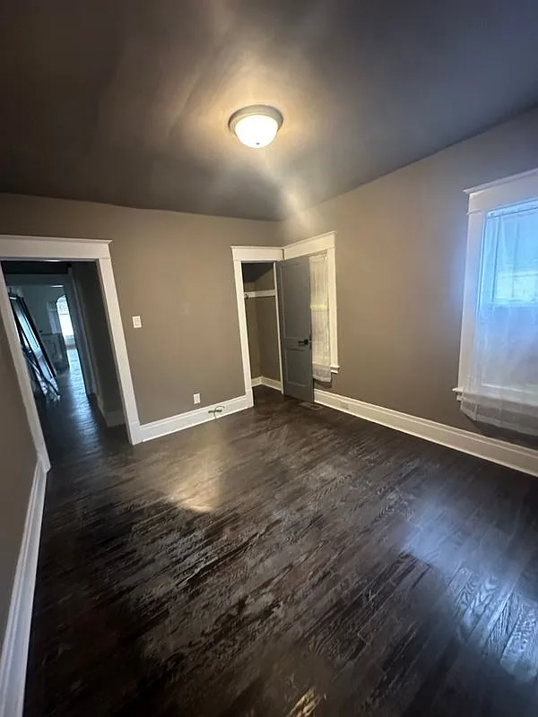 3 bed, 1.0 bath, 1050 sqft, $1,650 — Photo 2