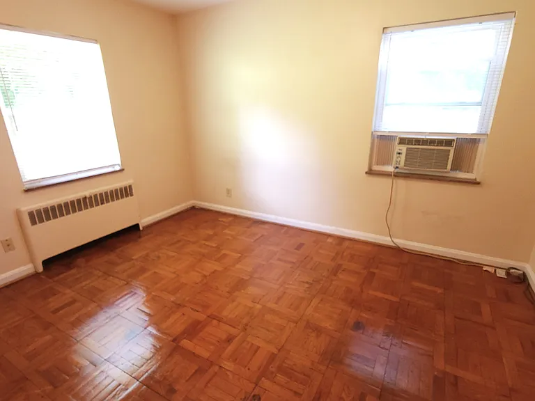 3897 Vine St — Photo 3