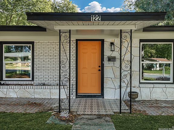 3rd image of 122 CHELSEA DR