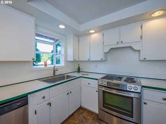 3rd image of 4702 NE 114th St