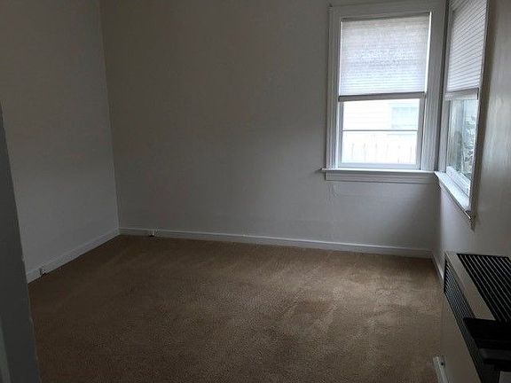5th image of 136 16th St APT B