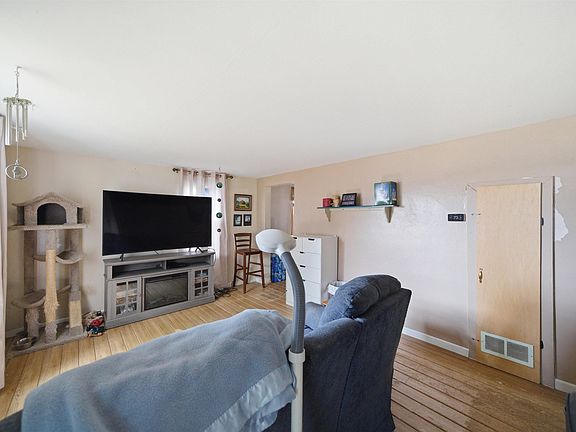 3rd image of 107 Florida Ave