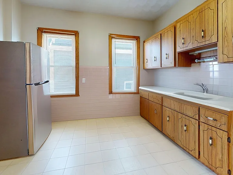 72 Clinton St #2 — Photo 5