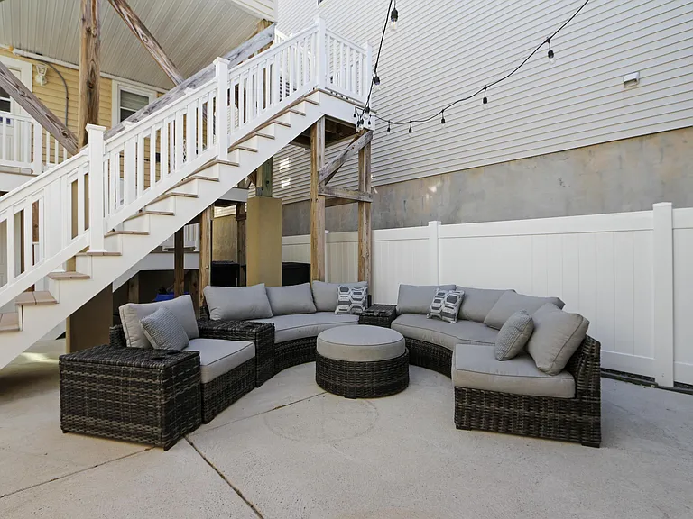 14 N Adams Ave — Photo 11