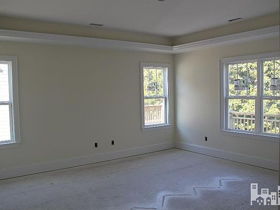 5th image of 512 Goldsboro Ave