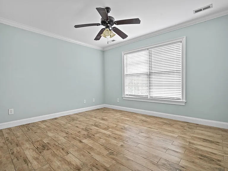 1601 Pickford Ln — Photo 35