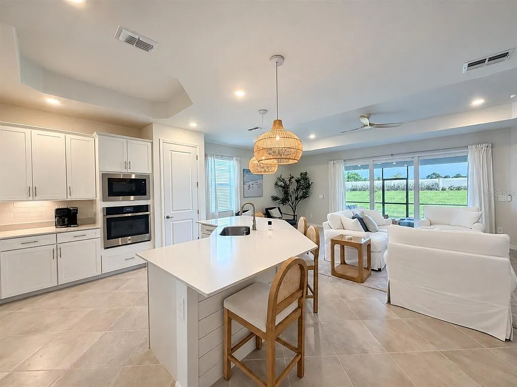 4 bed, 2.0 bath, 2250 sqft, $10,500 — Photo 4