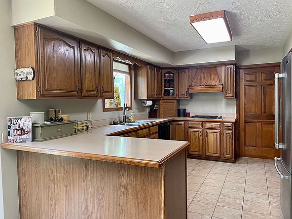 5th image of 1208 N Meadow Ct