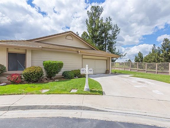 2nd image of 3584 Sweetwater Cir