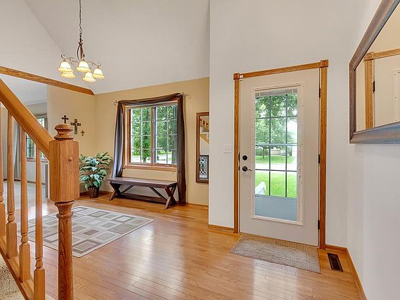 3rd image of 905 Sunwood Park Dr
