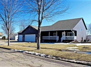 5029 E 4th St, Sioux Falls, SD 57110