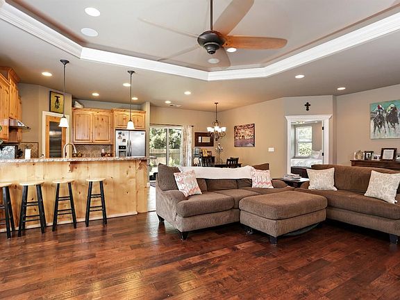 2nd image of 3897 Creekside Pl