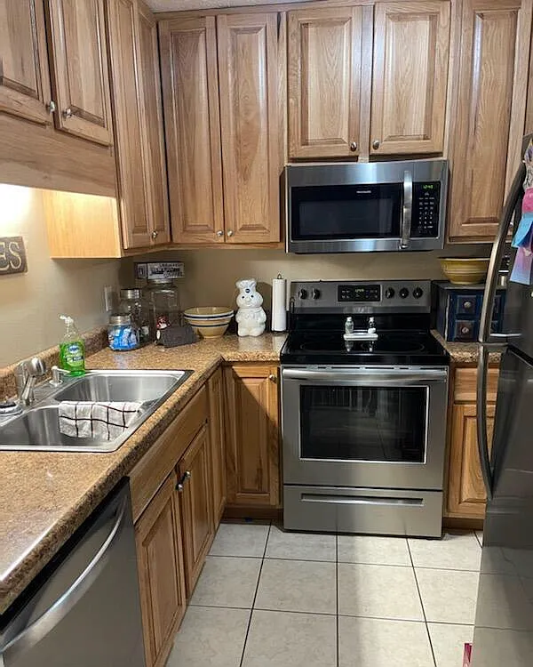 4 bed, 1100 sqft, $1,700 — Photo 2