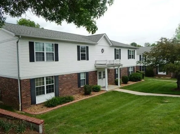 244 Carriage Ct, Washington, MO 63090