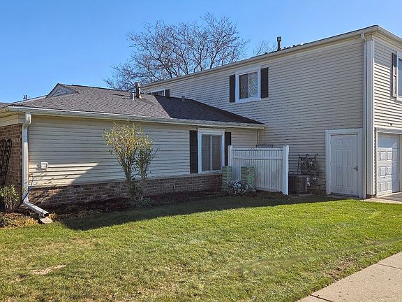 2nd image of 1111 Cove Dr #208A