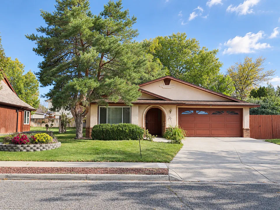 3922 S Seville Cir