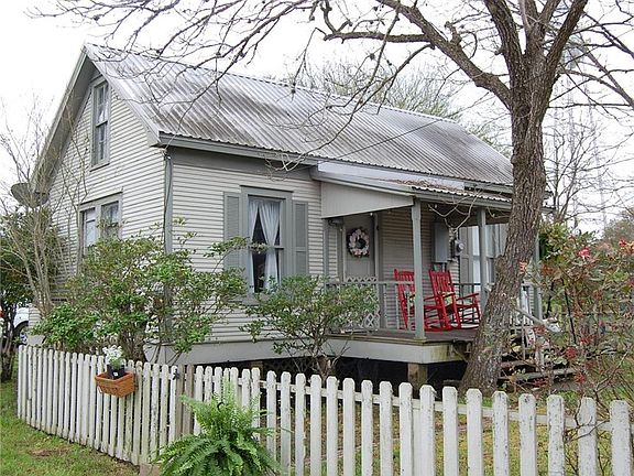 3rd image of 306 E Main St