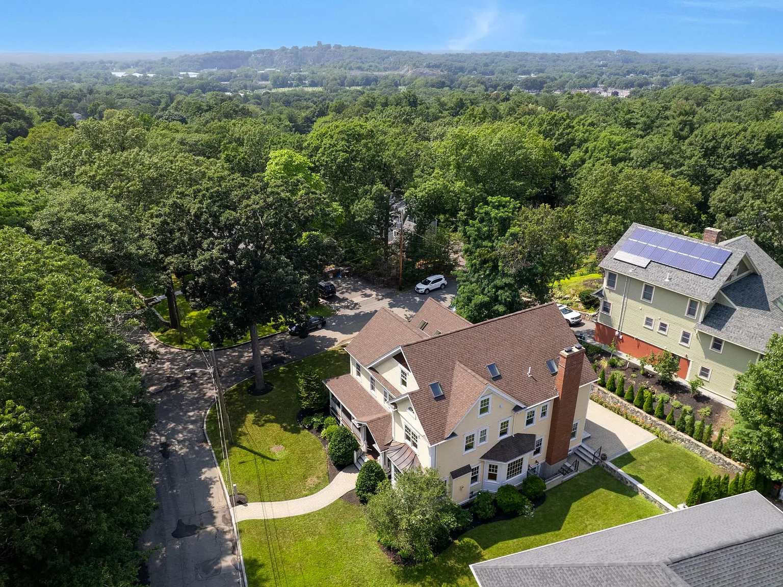 6 bed, 5.5 bath, 6400 sqft, $13,000 — Photo 4