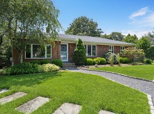 27 S Country Rd, Westhampton, NY 11977