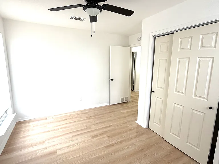 312 Franklin Ave — Photo 11