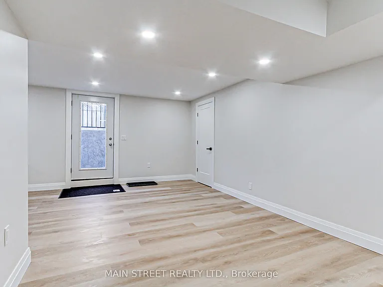 4 Carrington Pl #B — Photo 11