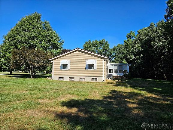 3rd image of 6678 Lakeshore Dr E
