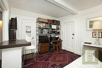 4th image of 325 W 45th St APT 906