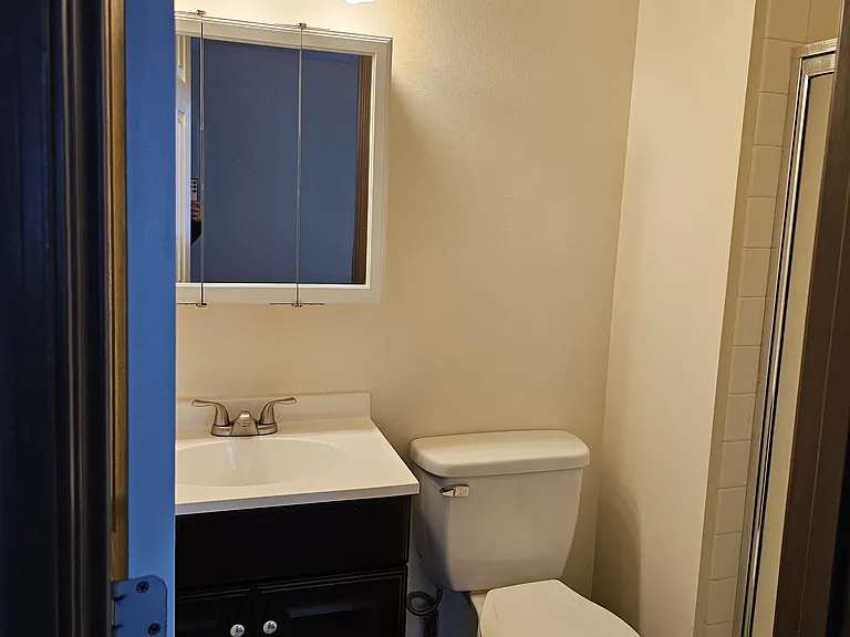 4th floor studio bathroom